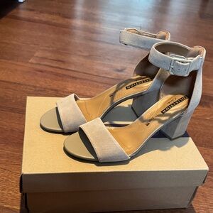 Clarks Women's Tan Block Heel Sandals